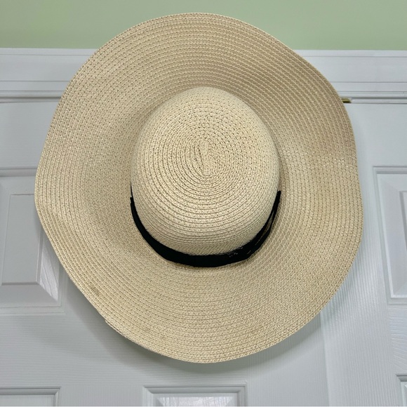 Debra Weitzner Cream Wide Brim Black Ribbon Band Beach Sun Hat - Picture 2 of 5